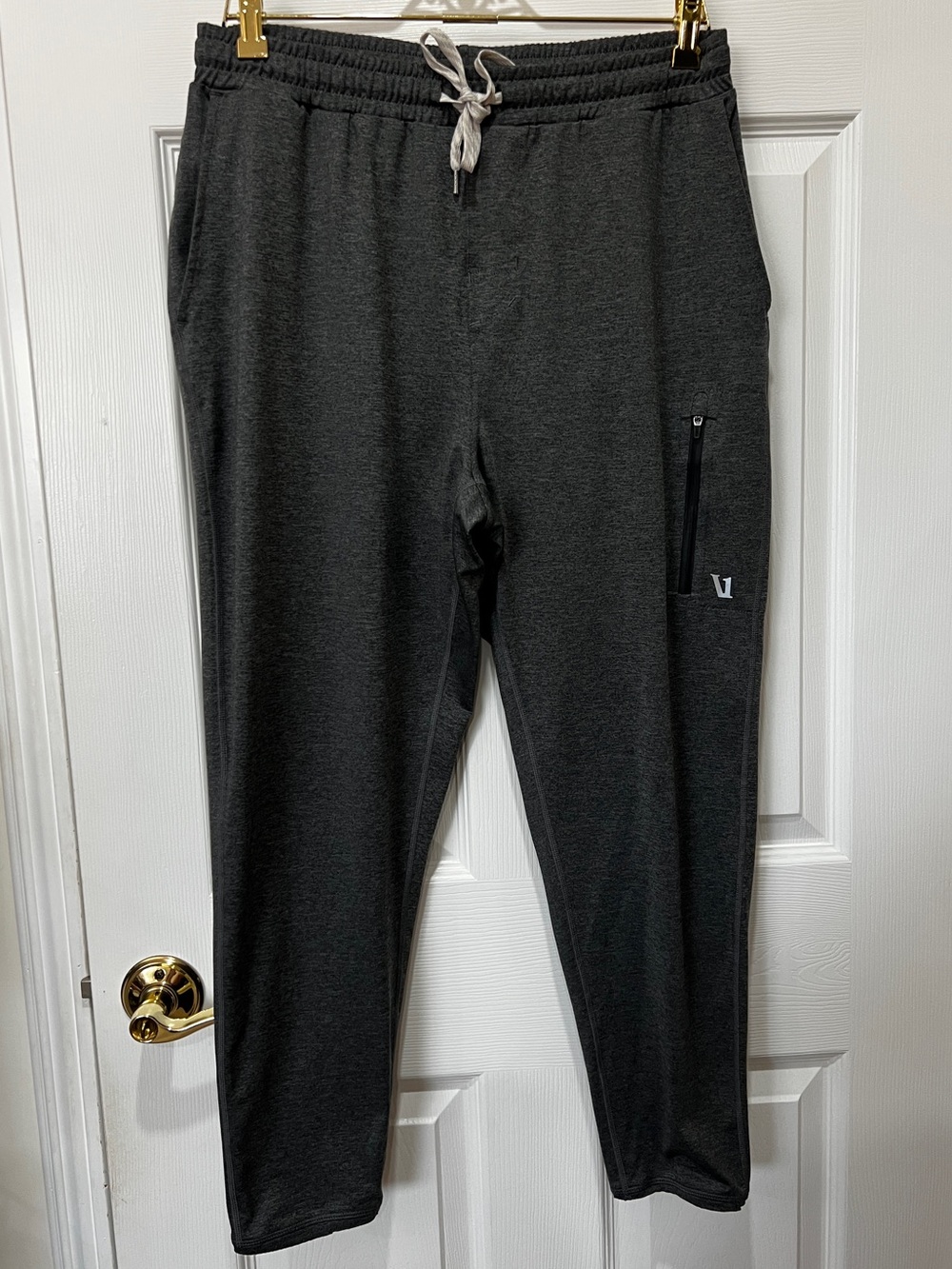 Vuori Men's Sunday Performance Jogger Gray Pants Size Medium (Bottom Hem Cut)